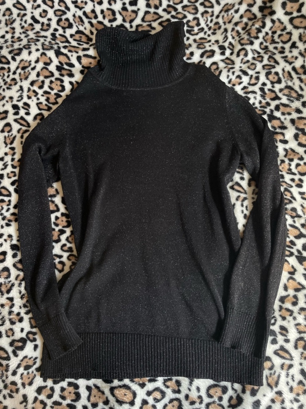 ♡ Black Elegant Sparkly Turtle Neck Sweater - Picture 1 of 3